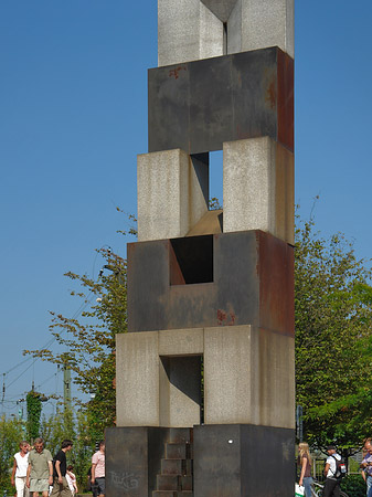 Fotos Statue auf dem Heinrich-Böll-Platz