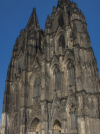 Fotos Touristen tummeln sich vor Kölner Dom