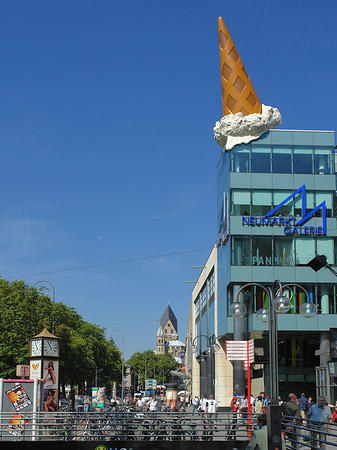 Neumarkt Galerie mit St Aposteln Fotos