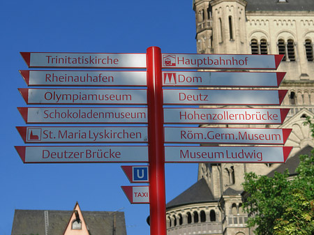Schild vor Groß St.Martin Fotos
