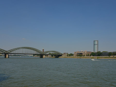 Hohenzollernbrücke reicht ans Kennedyufer Fotos