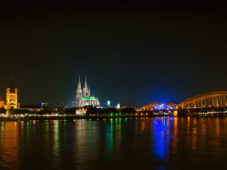 Fotos Kölner Dom hinter der Hohenzollernbrücke | Köln