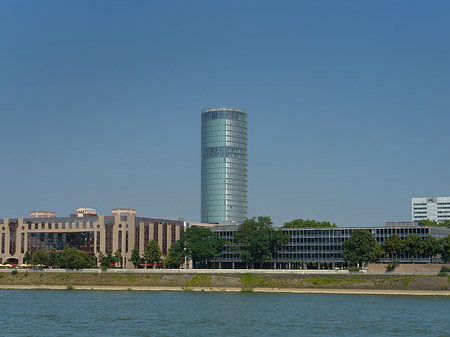 Triangelturm auf dem Kennedyufer Foto 