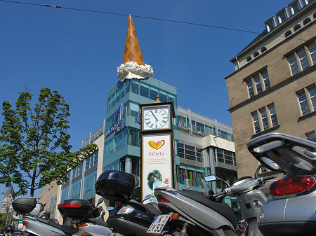 Neumarkt Galerie mit Mopeds - Nordrhein-Westfalen (Köln)