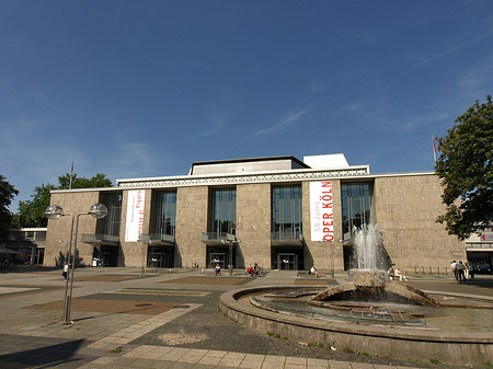 Fotos Oper Köln mit Brunnen