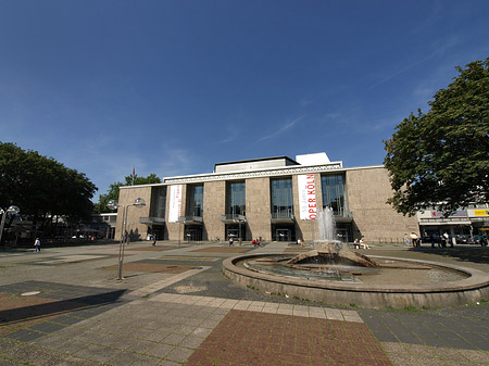 Foto Oper Köln mit Brunnen