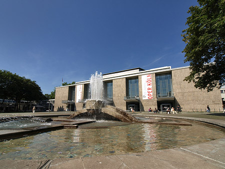 Fotos Oper Köln mit Brunnen