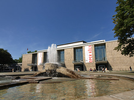 Oper Köln mit Brunnen - Nordrhein-Westfalen (Köln)