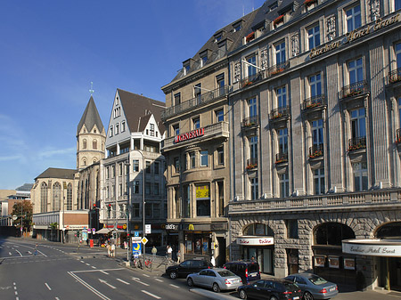 St Andreas mit Komödienstraße und Häusern Foto 