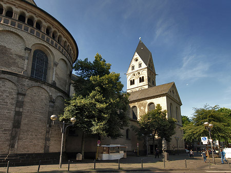 Seitentürme und Westturm der St Aposteln Foto 