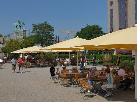 Schirme auf der Urbanstraße - Nordrhein-Westfalen (Köln)